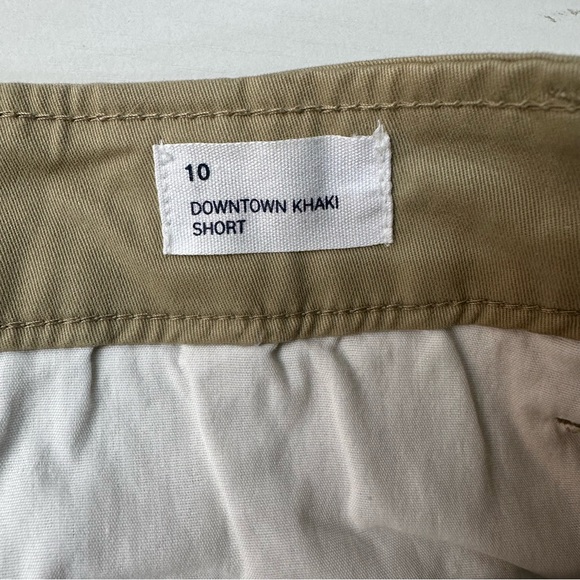 NWT Gap 4" Women’s Downtown Khaki Shorts Sz 10 Beige Mid Rise Stretch - Picture 7 of 10